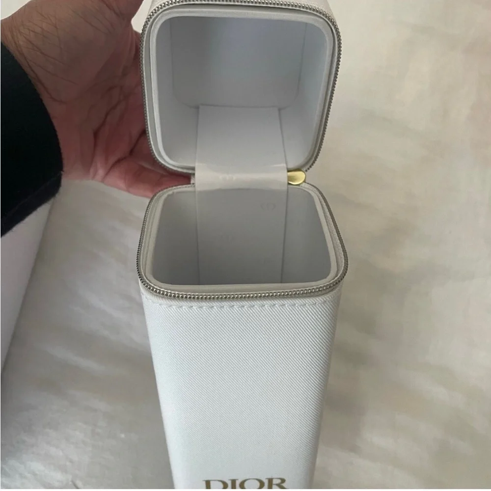 Dior White and Black Makeup Brush Set - Picture 4 of 9